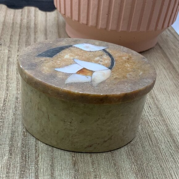 Fetco Vintage Soapstone Flower Mother of Pearl Trinket Jewelry Box - Picture 3 of 7